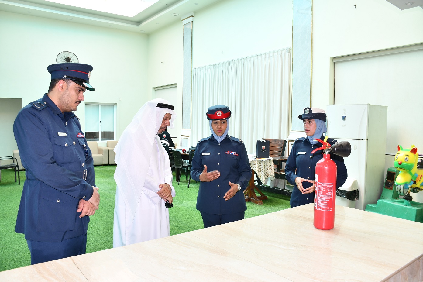 الإدارة العامة للدفاع المدني تطلق الحملة التوعوية ' الوقاية والسلامة في برك السباحة '<